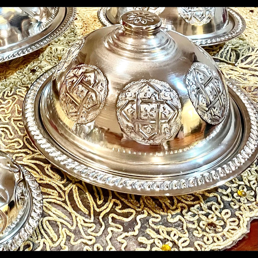 Food dome with serving tray